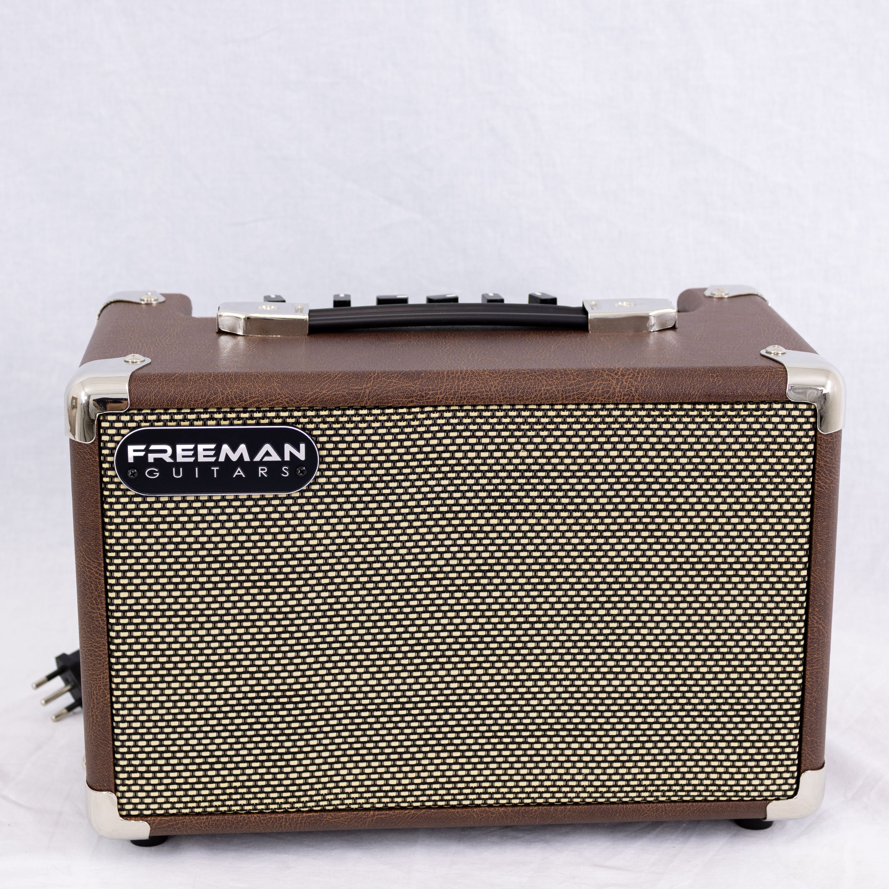 Amplificador de guitarra electroacústica Freeman 15w  PA-15RC BRW OPENBOX foto 3