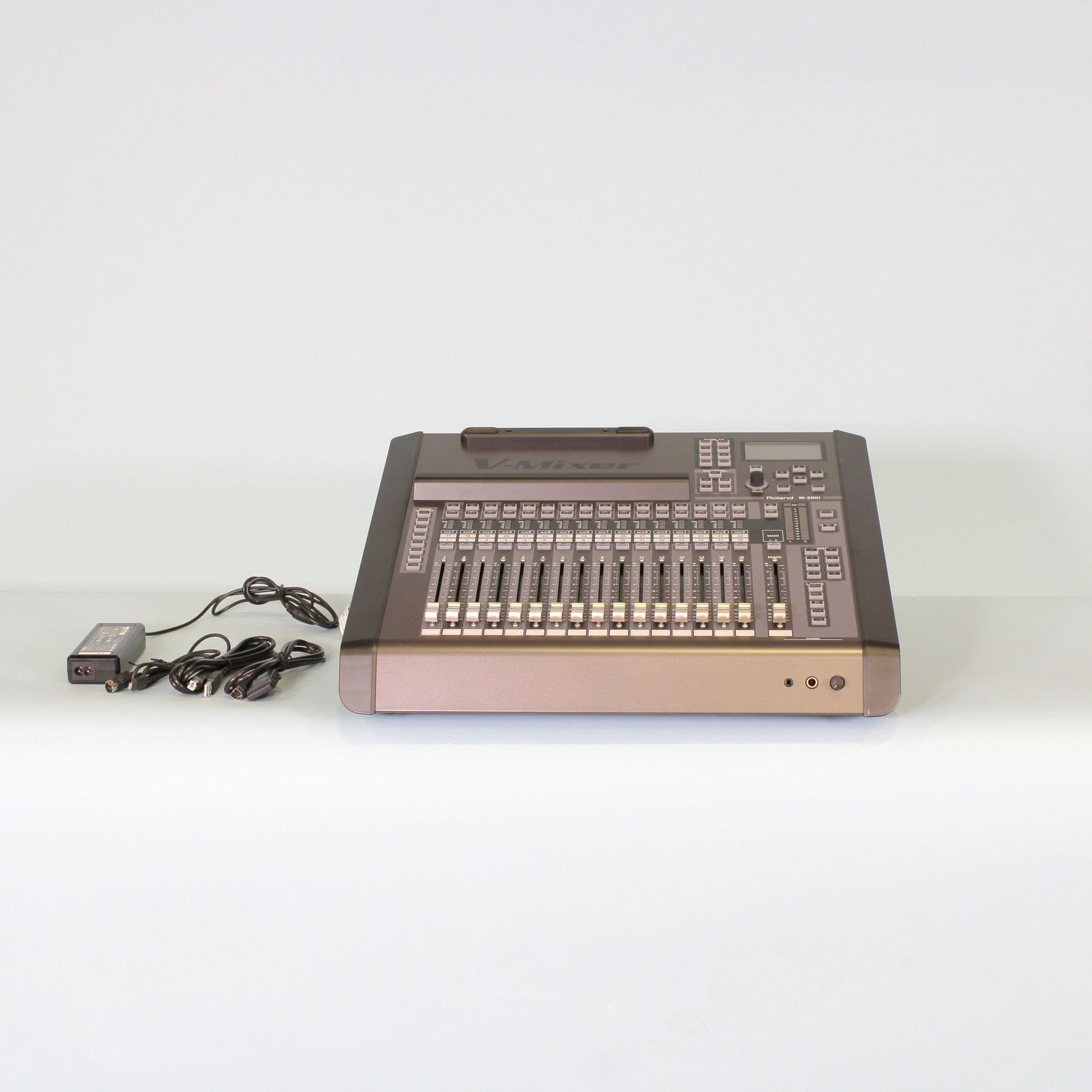 Consola de Mezcla Digital ROLAND AV M-200i - OPENBOX