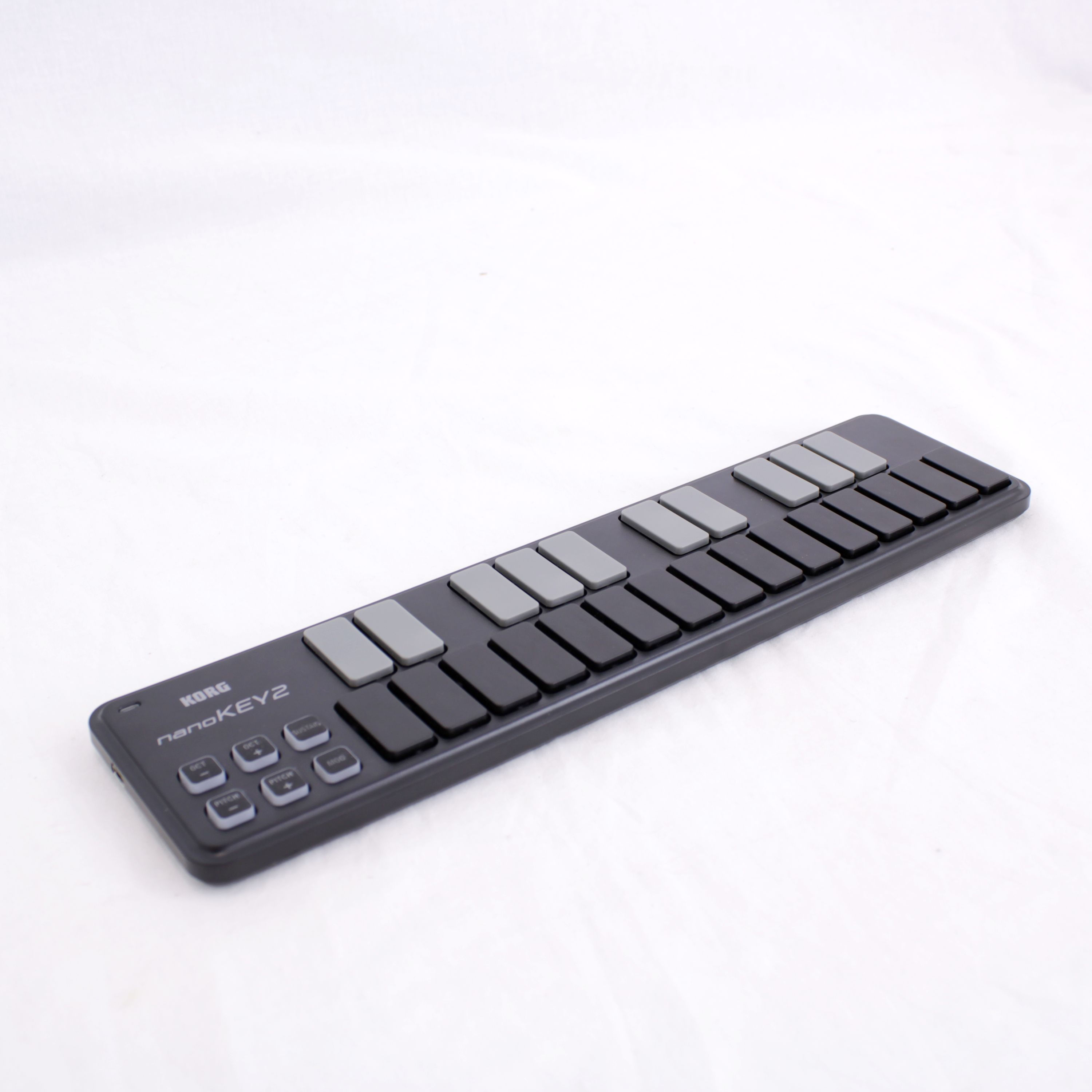 Controlador MIDI Korg NANOKEY2 color negro OPENBOX