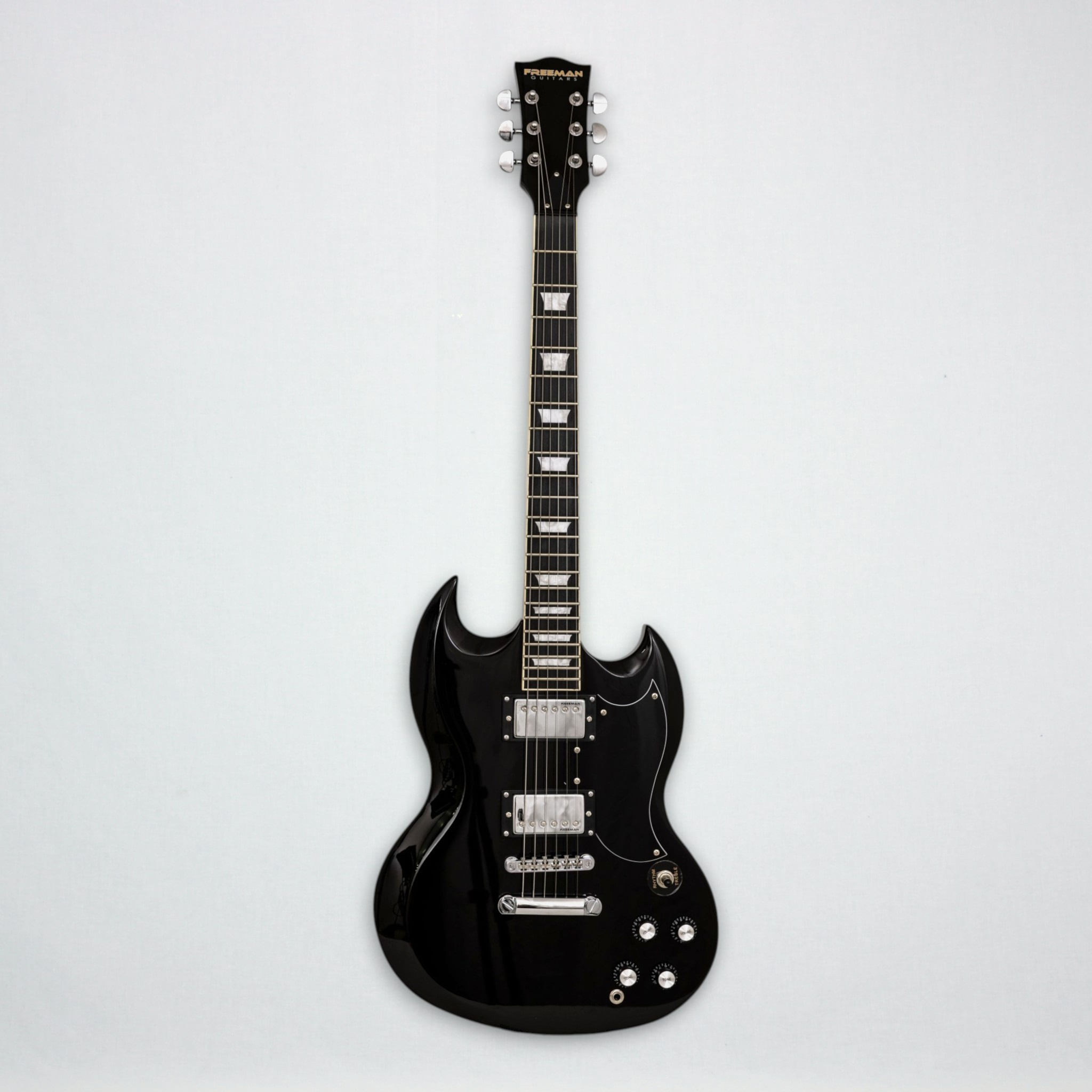 Guitarra Eléctrica Freeman SG SSG-10 - Negra OPENBOX