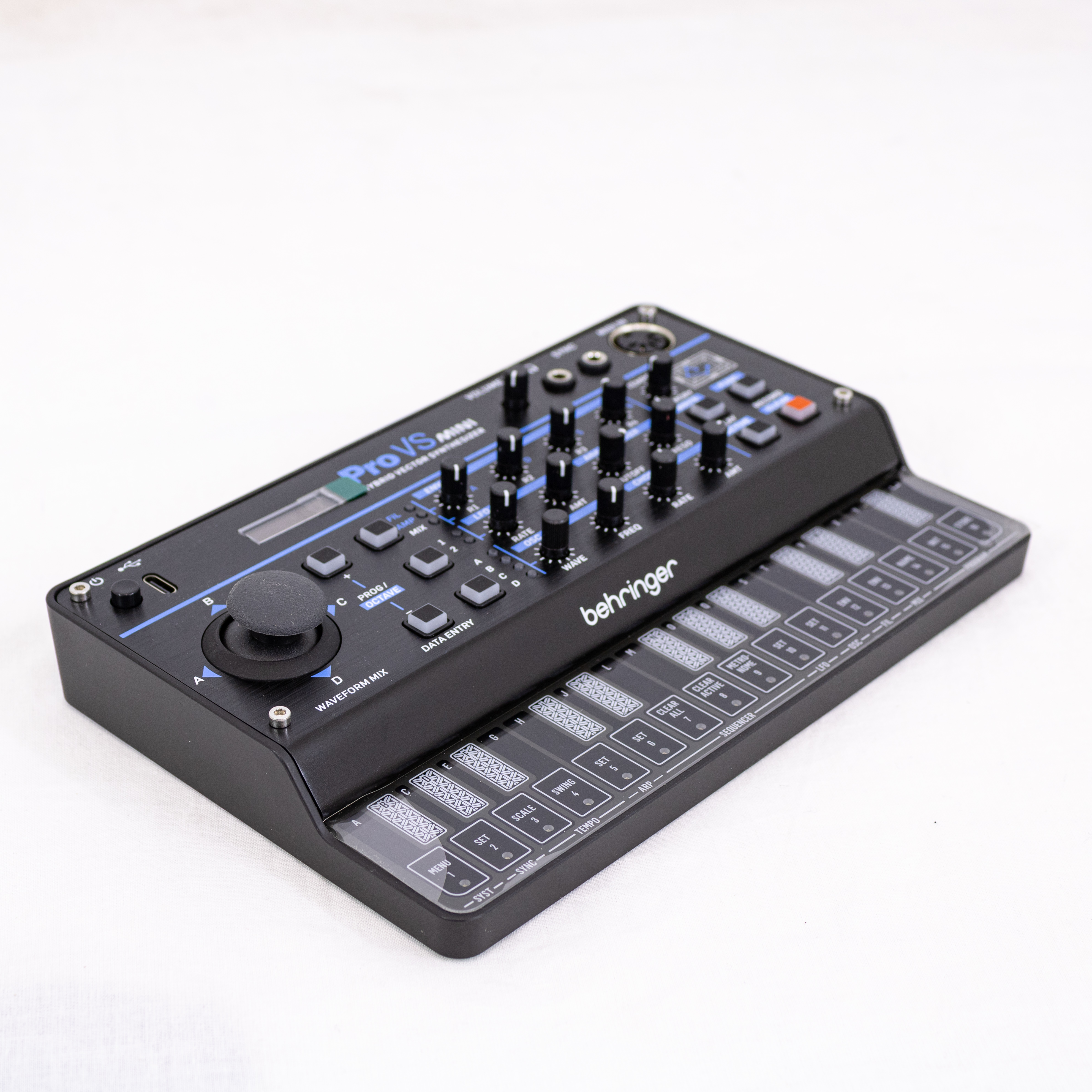 Sintetizador Behringer PRO-VS MINI OPENBOX